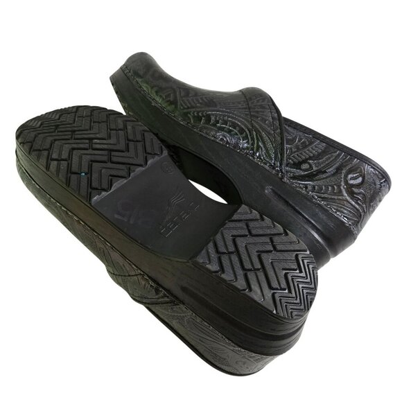 Dansko NWOT Black Leaf Pattern Tooled Leather Professional Clogs Size 39 - Picture 5 of 9